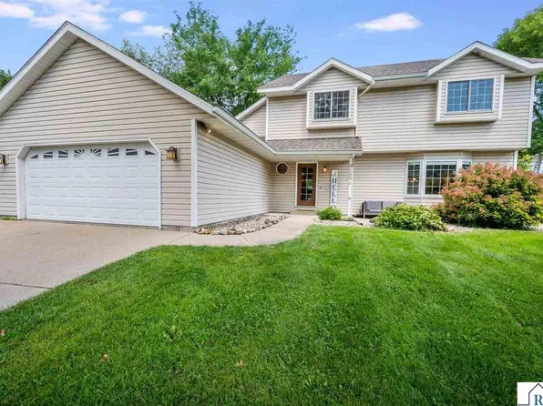 120 Chaucer Ct, Mankato, MN 56001