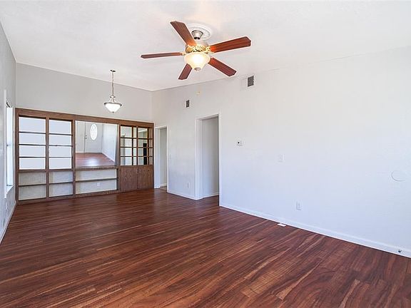 5th image of 396 S Chaucer Ln