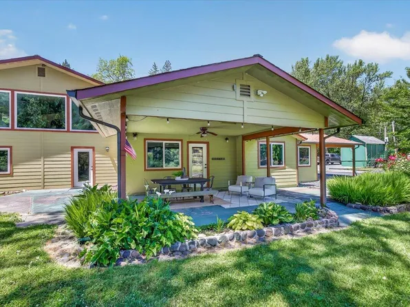 423 Fielder Ln, Grants Pass, OR 97526