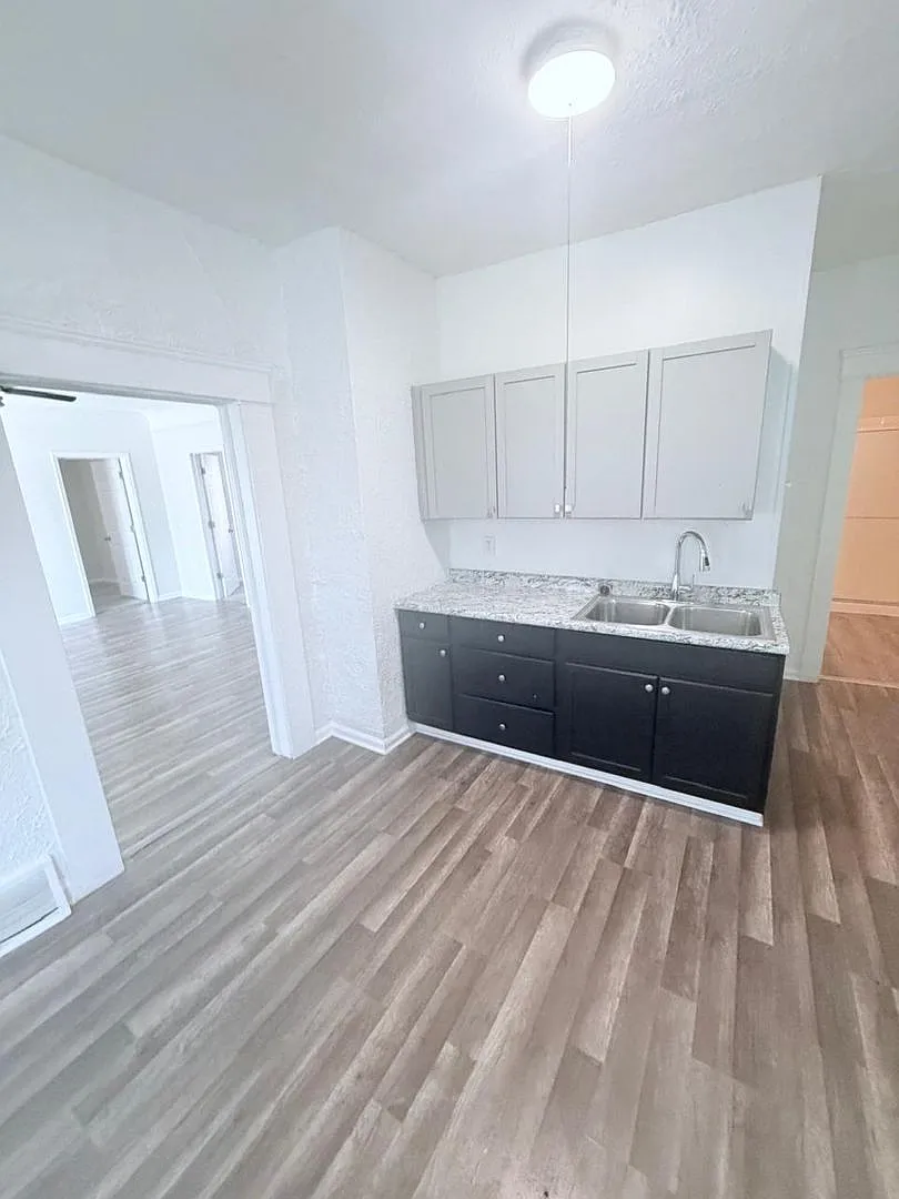 4438 Pearl Rd — Photo 3
