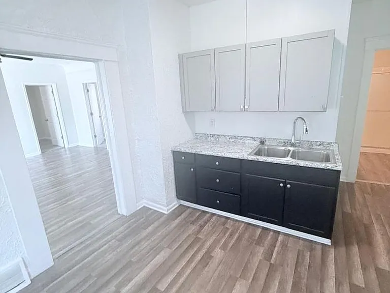 4438 Pearl Rd — Photo 3