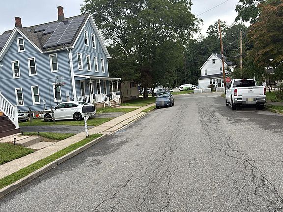 4th image of 134 Maple Ave