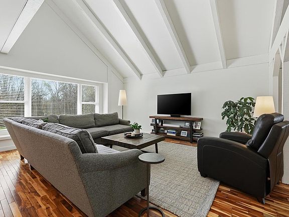 3rd image of 3208 DELLA STREET
