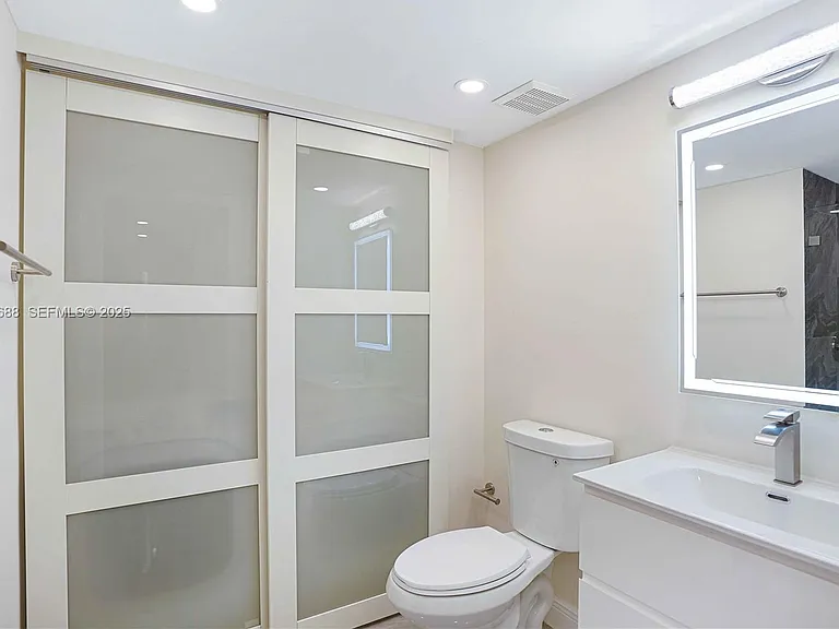 3500 Mystic Pointe Dr #1206 — Photo 8