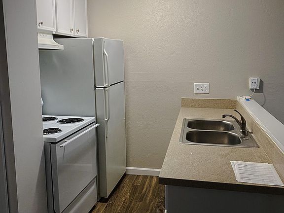 4th image of 4044 Estrella Ave
