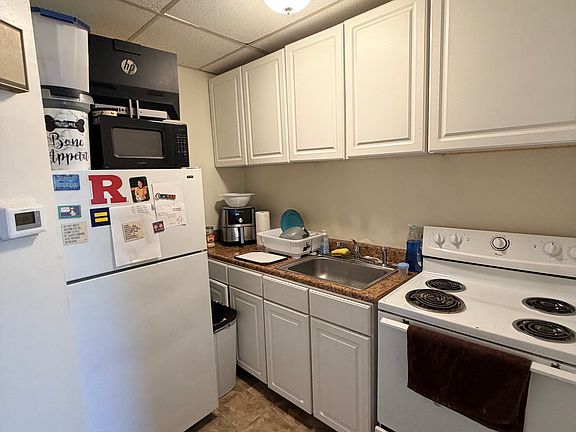 5th image of 131 Howe St #2