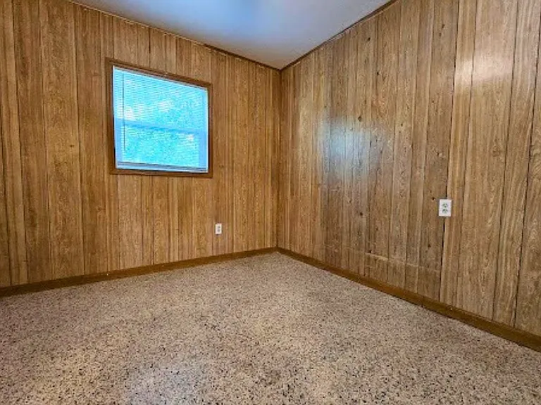 1216 E Myrtle St — Photo 14