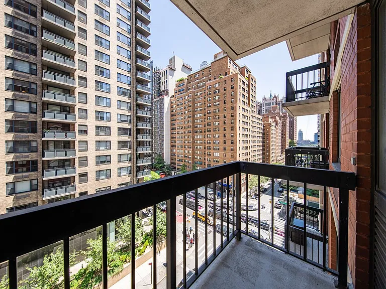 250 E 40th St #8C — Photo 10