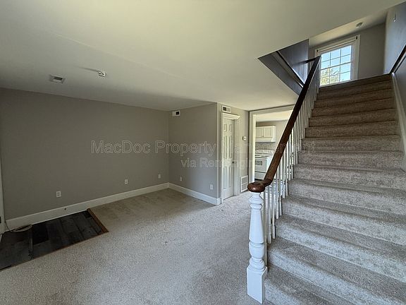 5th image of 210 Milford St Unit B