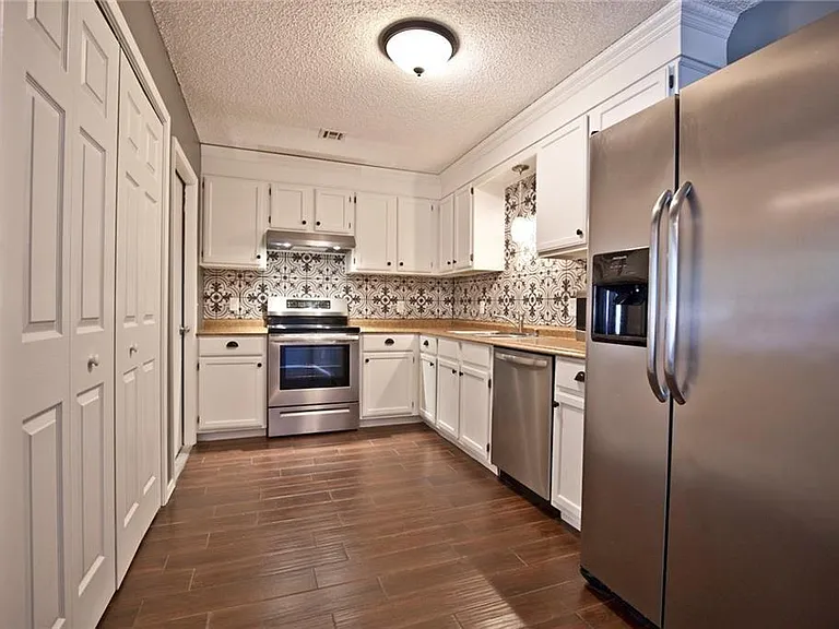 2504 SE 3rd St — Photo 5
