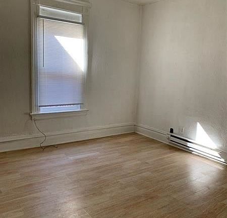 4th image of 203 N 2nd St APT 2