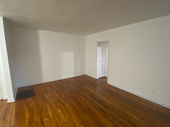4th image of 83-39 116th St #E2