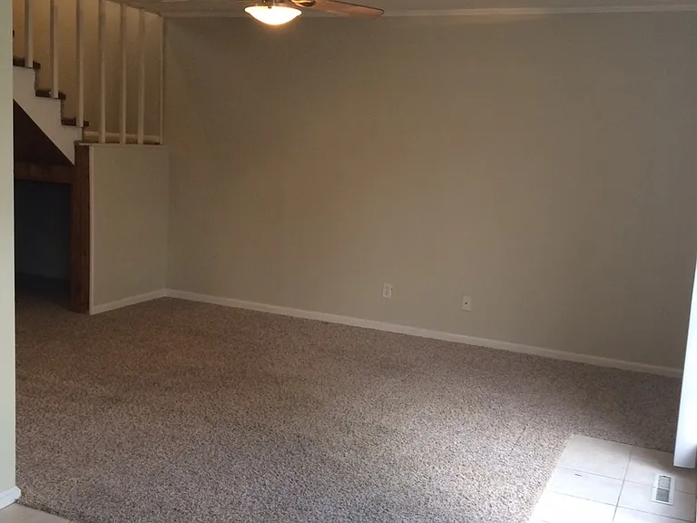 1905 Blackthorn Dr — Photo 3