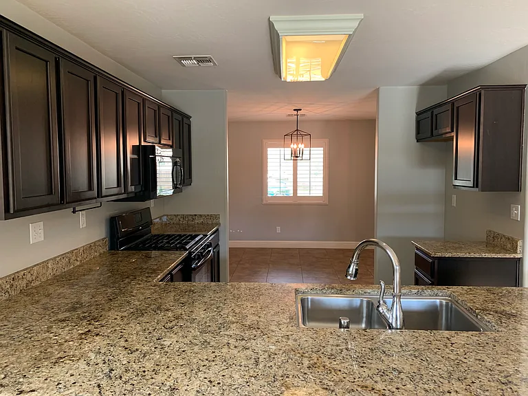 2423 W Corvina Ave — Photo 29
