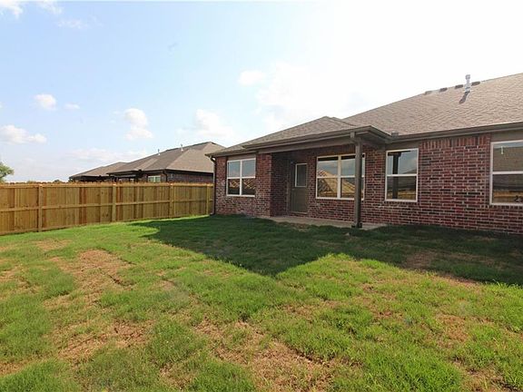 3rd image of 432 Barbet Dr