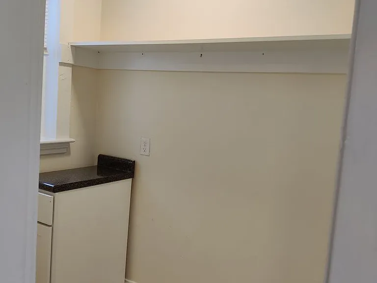 8 Barrows St #1E — Photo 5