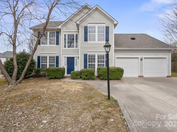 9413 Pastern Ct, Charlotte, NC 28216