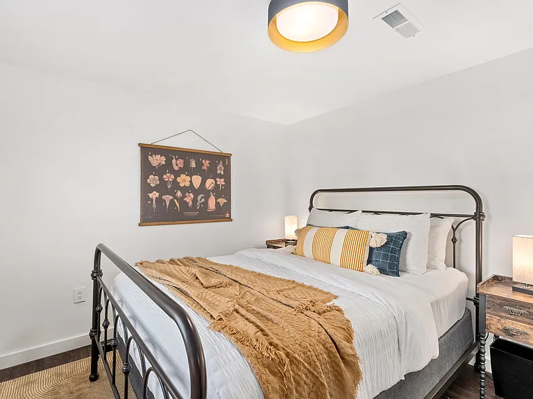 322 N Sunset St — Photo 18