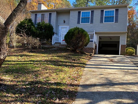 front with 1 car garage