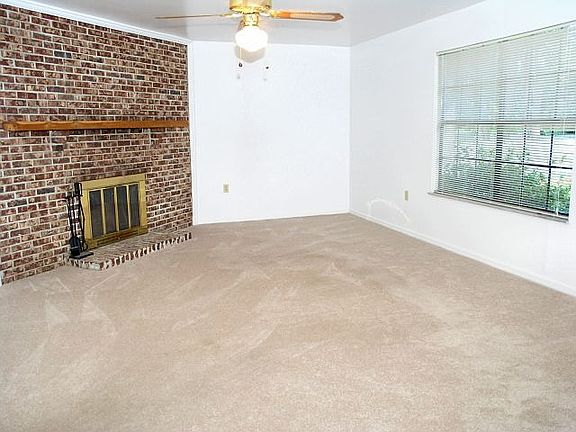 4th image of 10105 NW 25th Pl