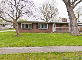516 E Jackson St, Riverton, IL 62561