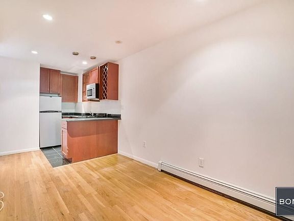 2nd image of 340 E 9th St APT 6A