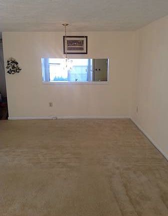 living room/dining area