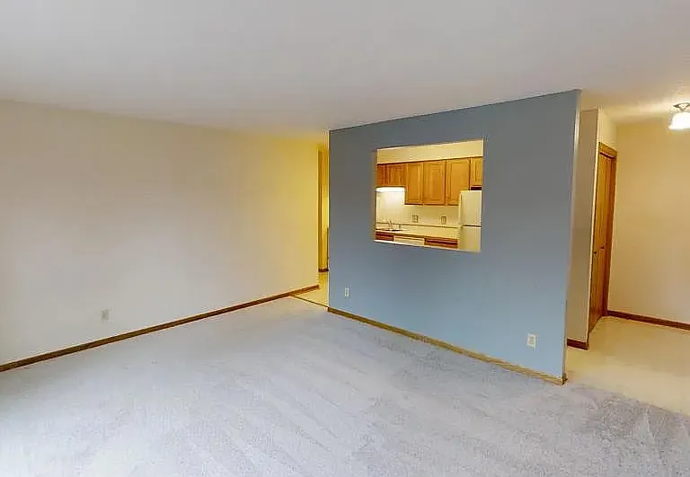 1114 Greenvale Ave W — Photo 10