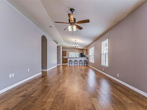 4th image of 25745 Crippen Dr