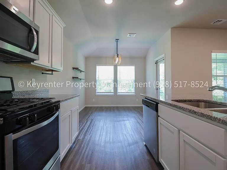 3313 N 23rd West Ave — Photo 25