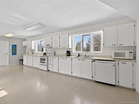 5th image of 15 Benjamin Portage Rd N