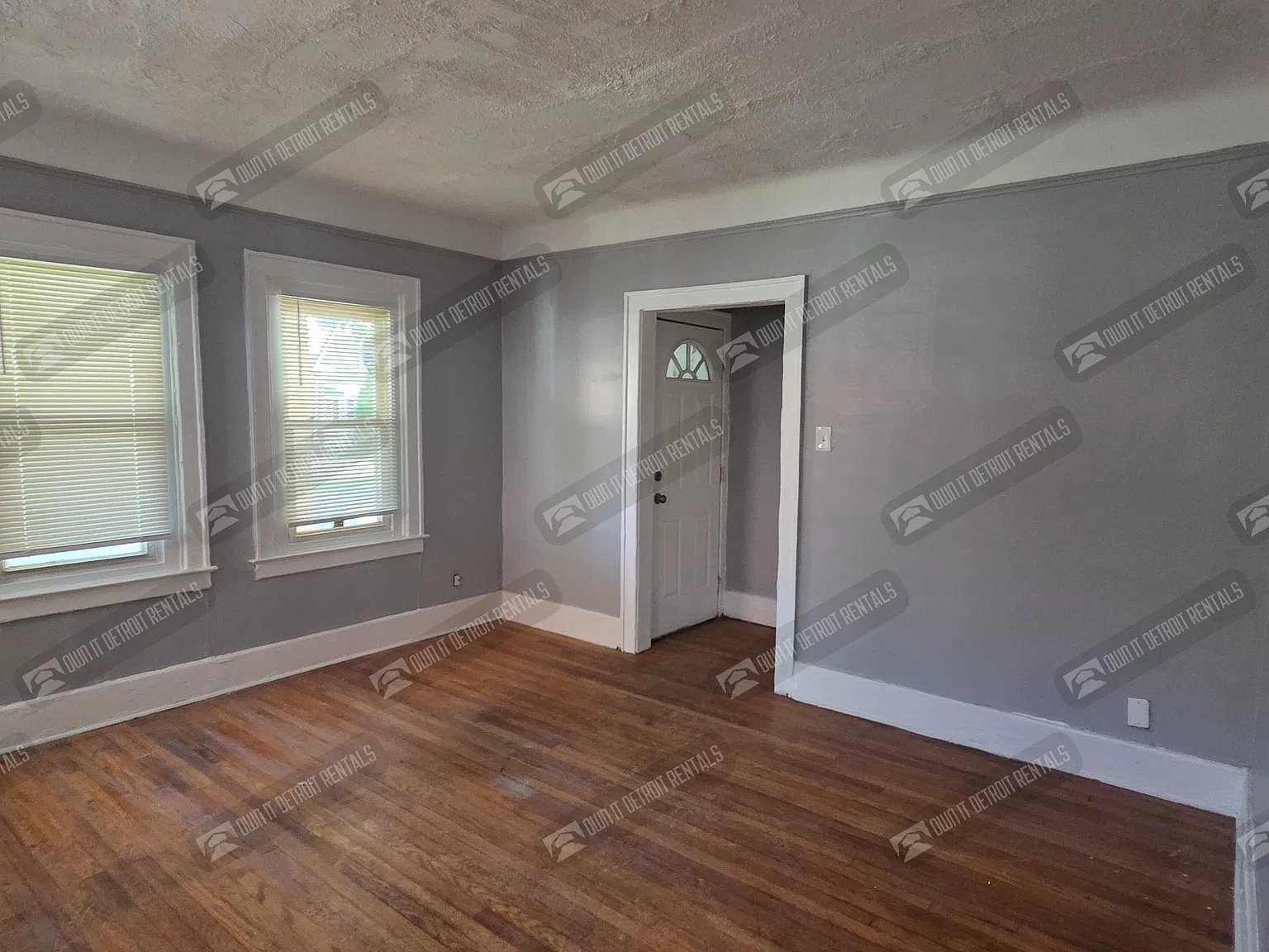 Multi Family 2 Bathroom 1 Bathroom — Photo 3