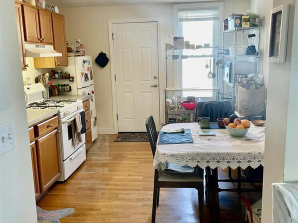 383 Columbia St #3, Cambridge, MA 02141