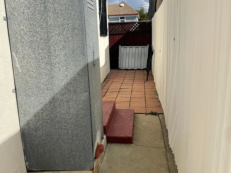 150 N Hicks Ave — Photo 13