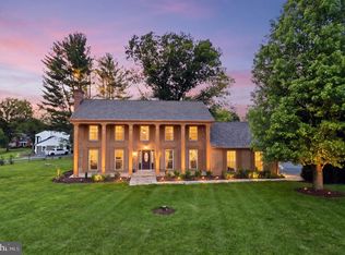 8701 Lochaven Dr, Gaithersburg, MD 20882