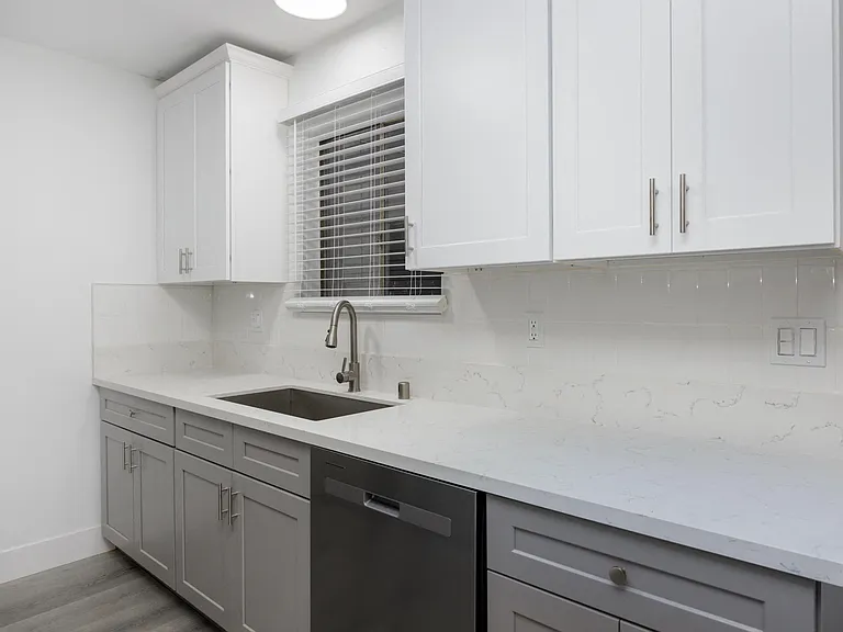 West Brent Apartments — Photo 17