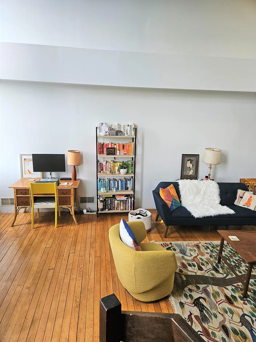 Great space for home workstation - 47 Atlantic Ave #2