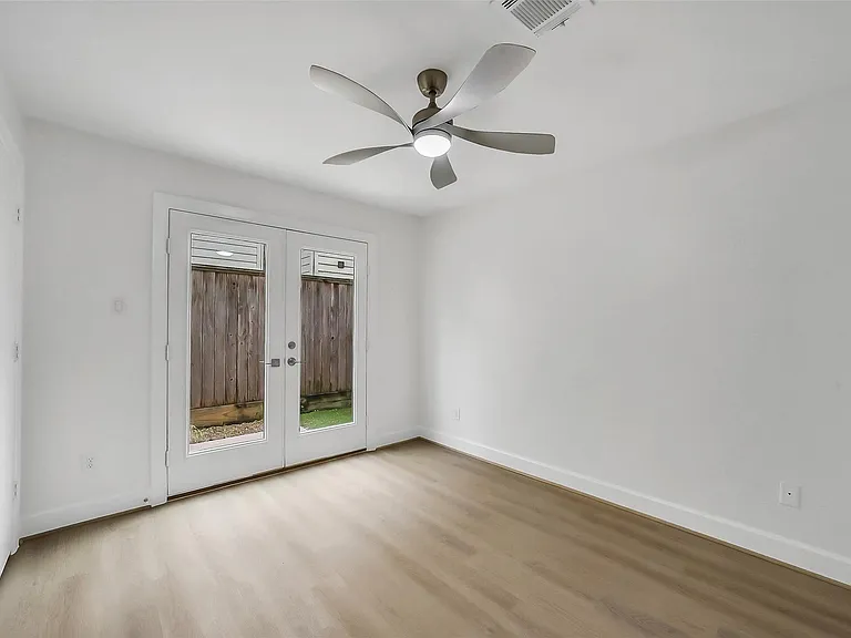 650 Westcross St #70 — Photo 13