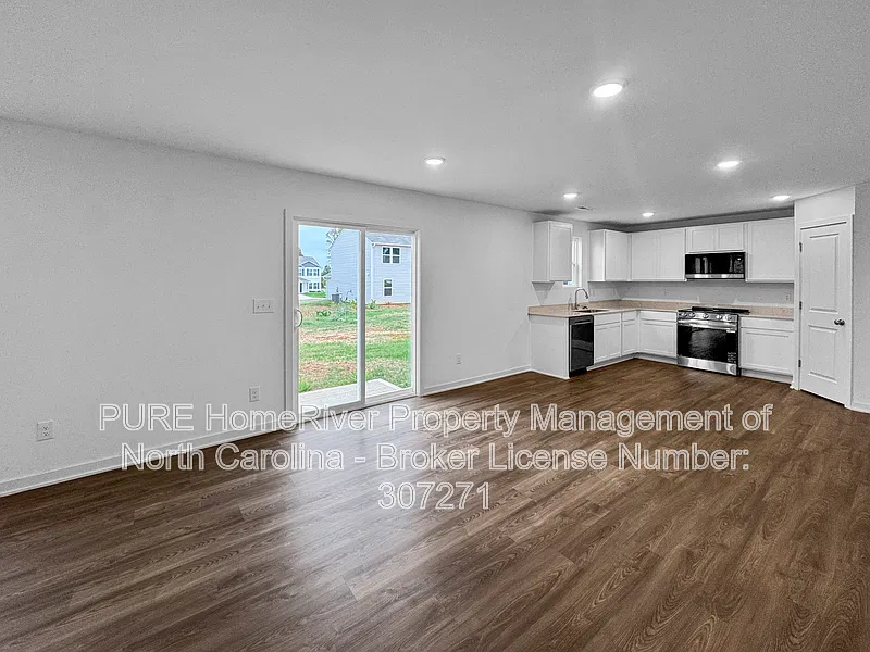 4 bed, 2.5 bath, 2014 sqft, $1,815 — Photo 4
