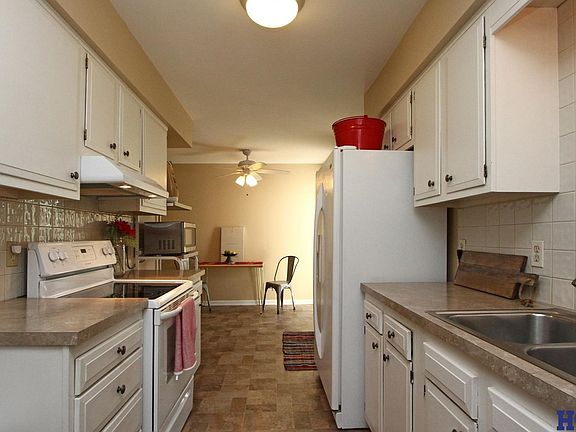 3rd image of 5536 Stonecliffe Dr