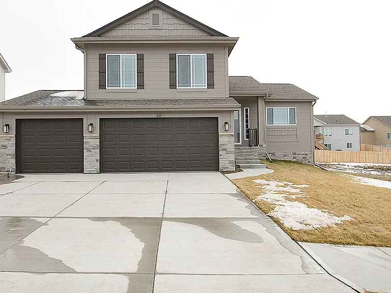 8121 S 198th Ave — Photo 2