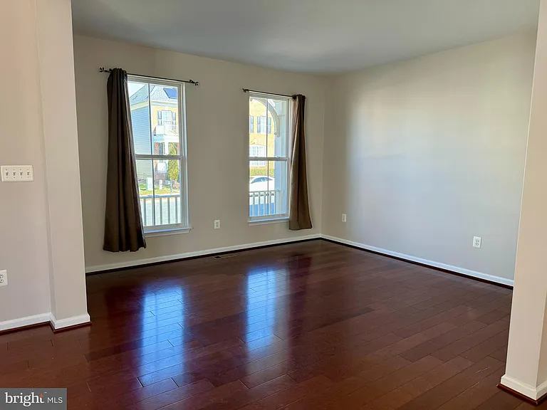 1308 Walker Dr — Photo 4