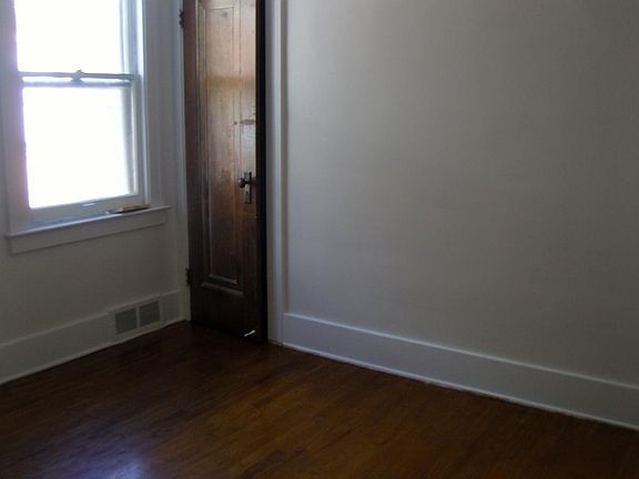5th image of 1346-1348 Beaconsfield Ave