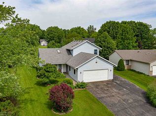 237 Briar Cliff St SW, Poplar Grove, IL 61065