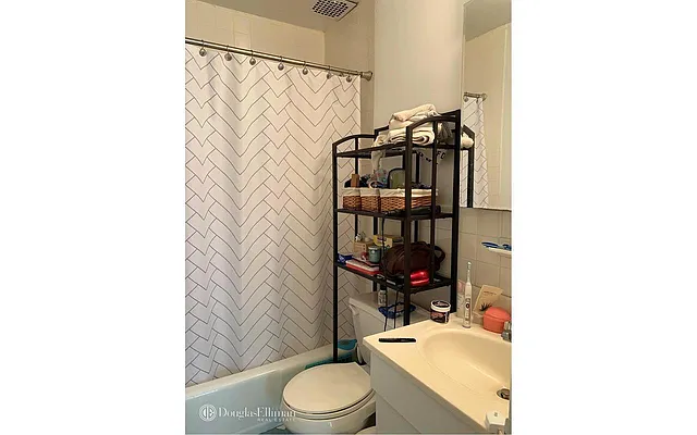 Rented by Douglas Elliman | media 16