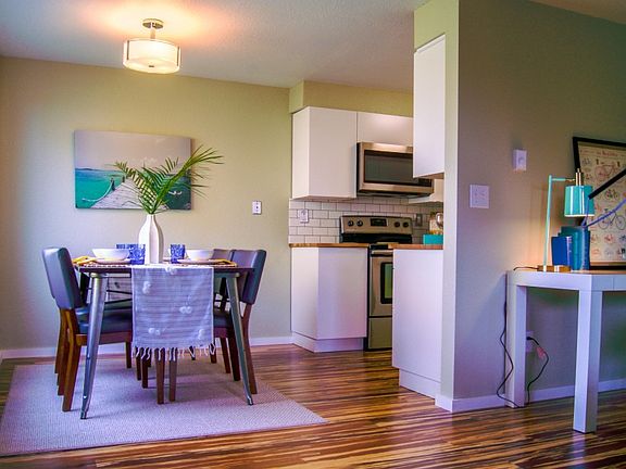 3rd image of 10106 Greenwood Ave N APT 202