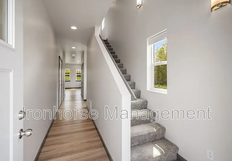 2954 W Babcock St #B — Photo 2