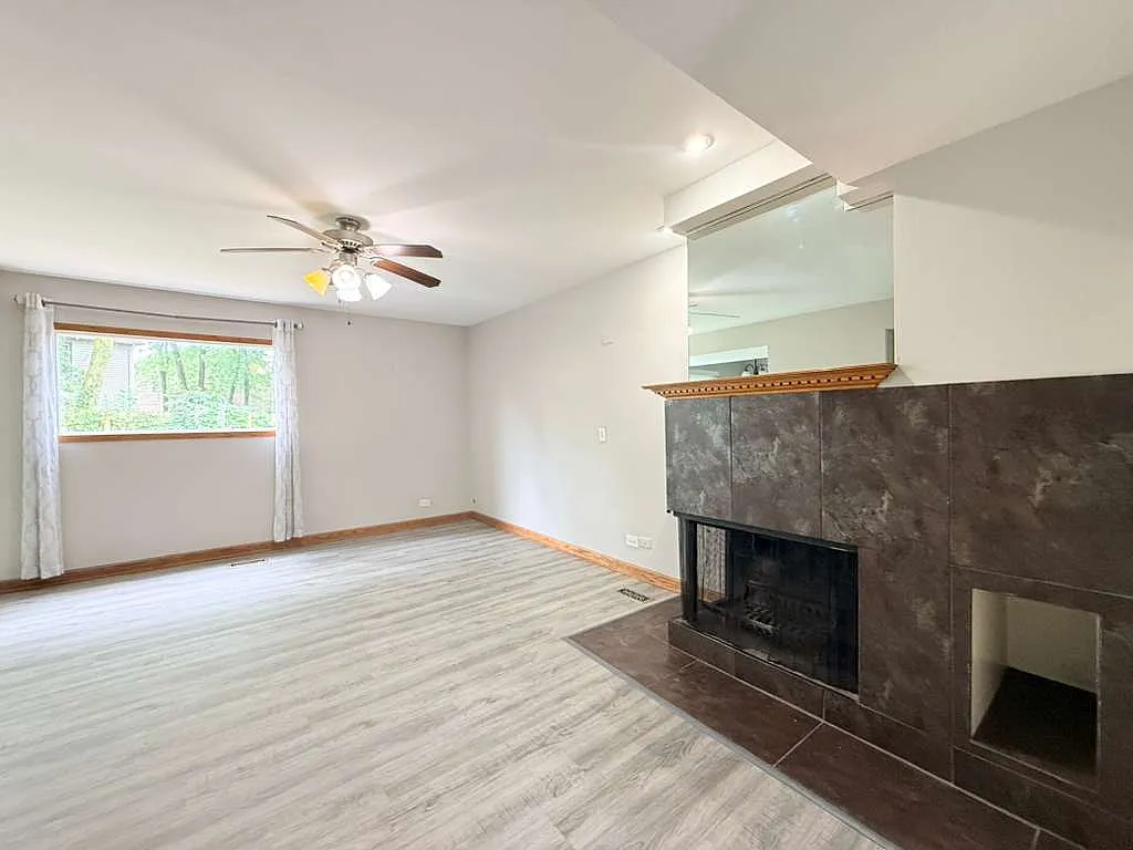 Juniper Ln, Bolingbrook — Photo 3