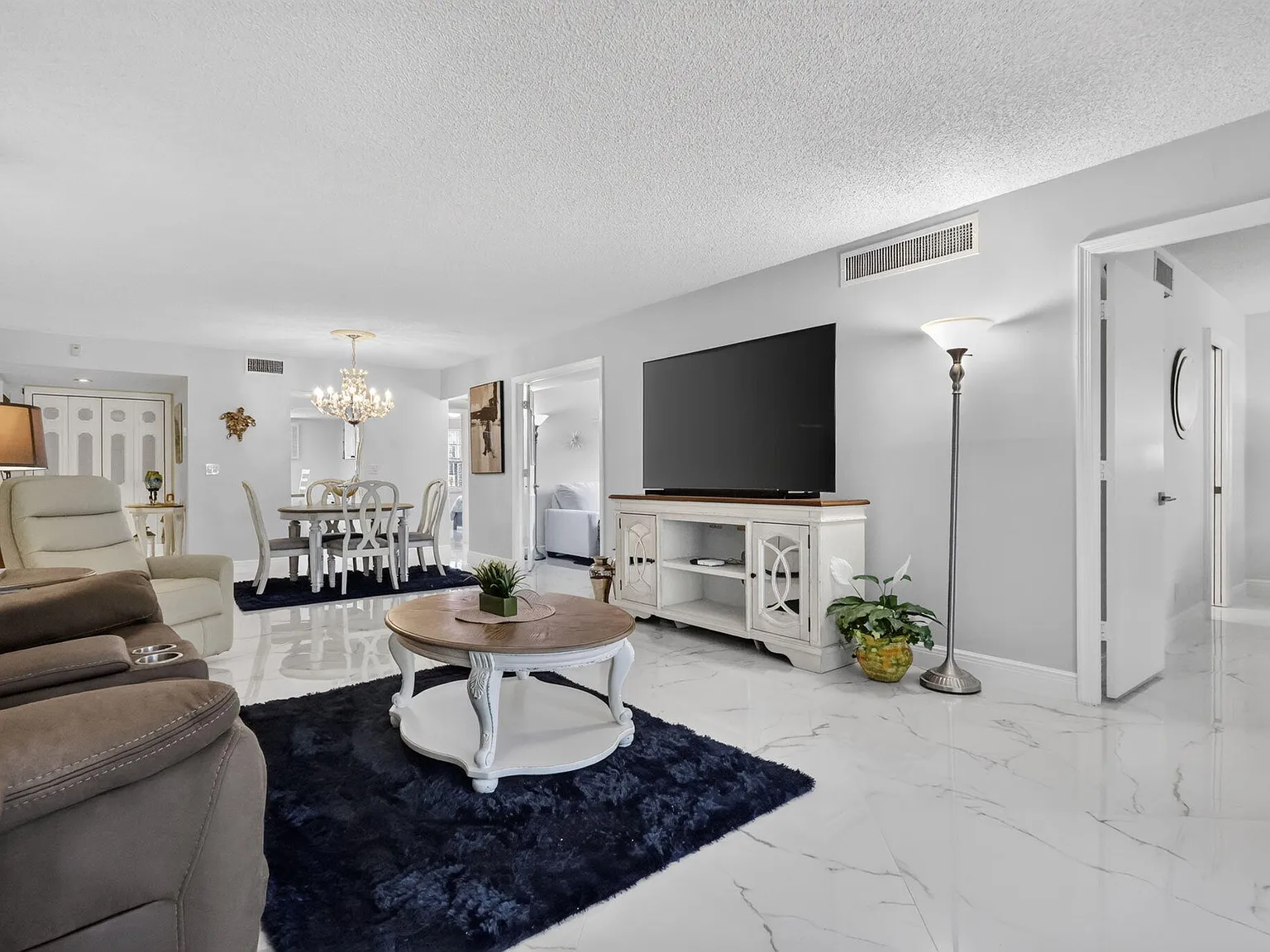 3 bed, 2.0 bath, 1490 sqft, $6,000 — Photo 3