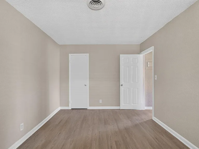 2961 NE 7th Ave #B — Photo 9